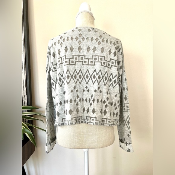 Halcyon Grey Long Sleeve Crop Top with a Tribal Print. Size Small - Picture 3 of 7